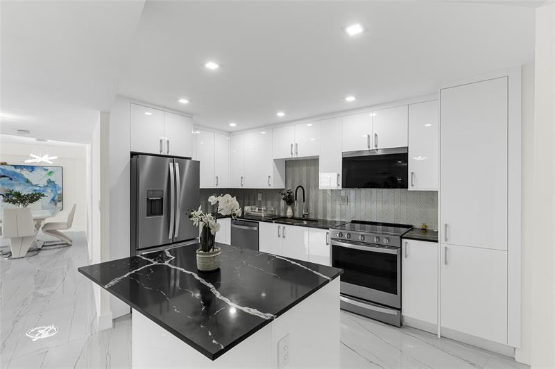 Image 10 of 35 For 3000 Holiday  606