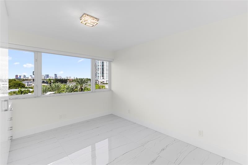 Image 22 of 35 For 3000 Holiday  606