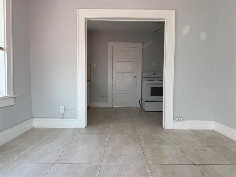 Image 3 of 7 For 1621 Van Buren St  8