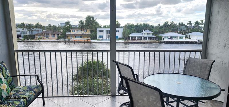 Image 16 of 40 For 299 Riverside Dr  303