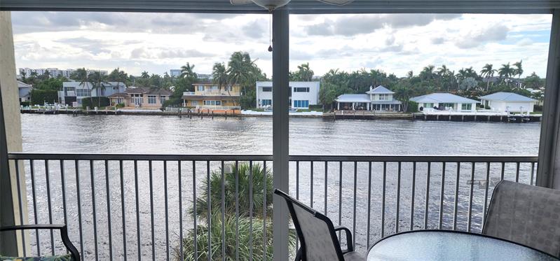 Image 17 of 40 For 299 Riverside Dr  303