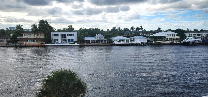 Image 18 of 40 For 299 Riverside Dr  303