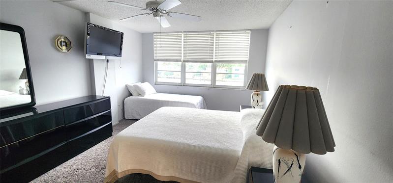 Image 21 of 40 For 299 Riverside Dr  303