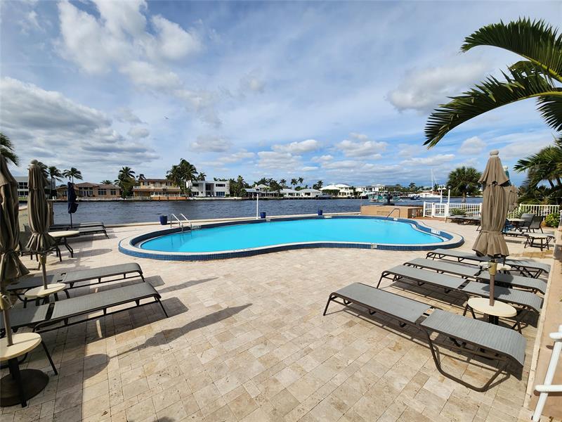 Image 32 of 40 For 299 Riverside Dr  303