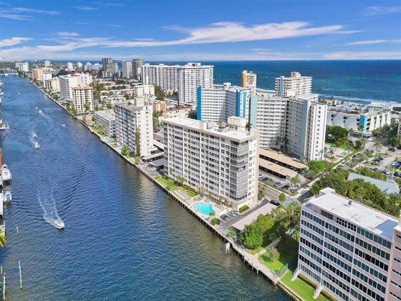 Image 4 of 13 For 299 Riverside Dr  303