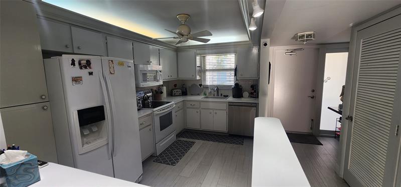 Image 7 of 13 For 299 Riverside Dr  303