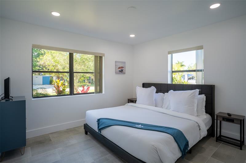 Image 12 of 40 For 400 26th Dr  