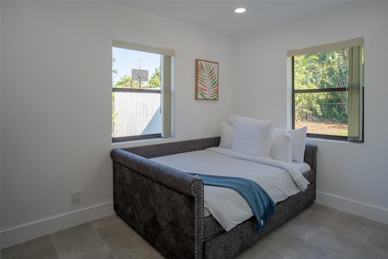 Image 14 of 40 For 400 26th Dr  