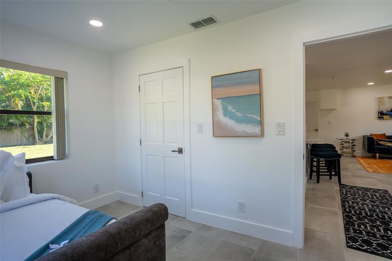 Image 17 of 40 For 400 26th Dr  