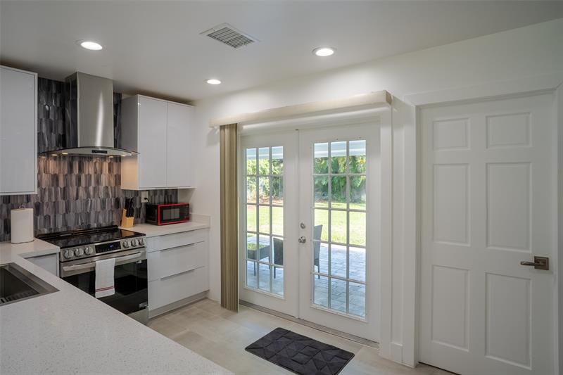 Image 36 of 40 For 400 26th Dr  