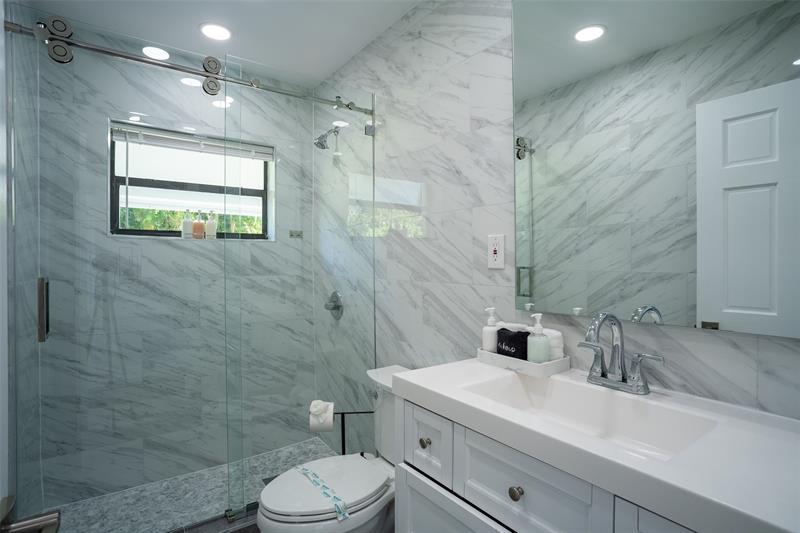 Image 5 of 40 For 400 26th Dr  