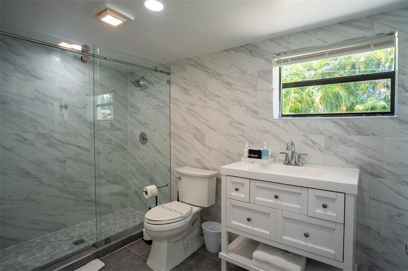 Image 8 of 40 For 400 26th Dr  