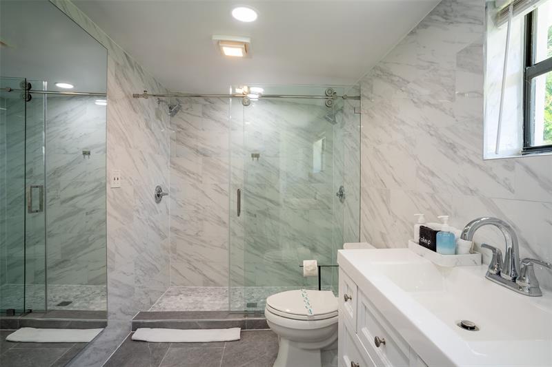 Image 9 of 40 For 400 26th Dr  