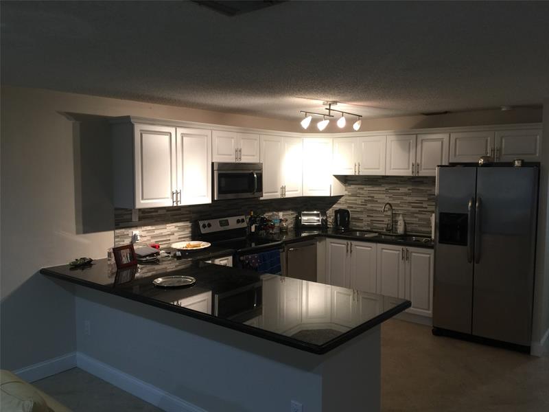 Image 3 of 13 For 22065 Las Brisas Cir  402