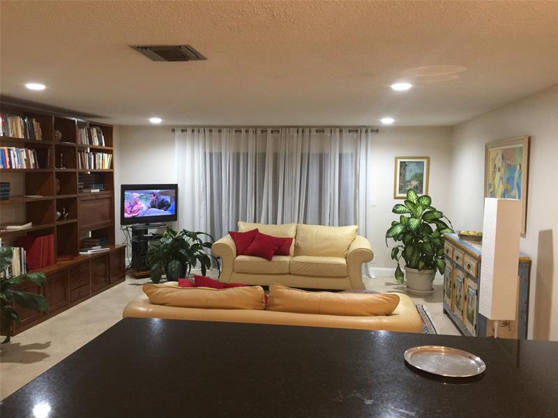 Image 4 of 13 For 22065 Las Brisas Cir  402