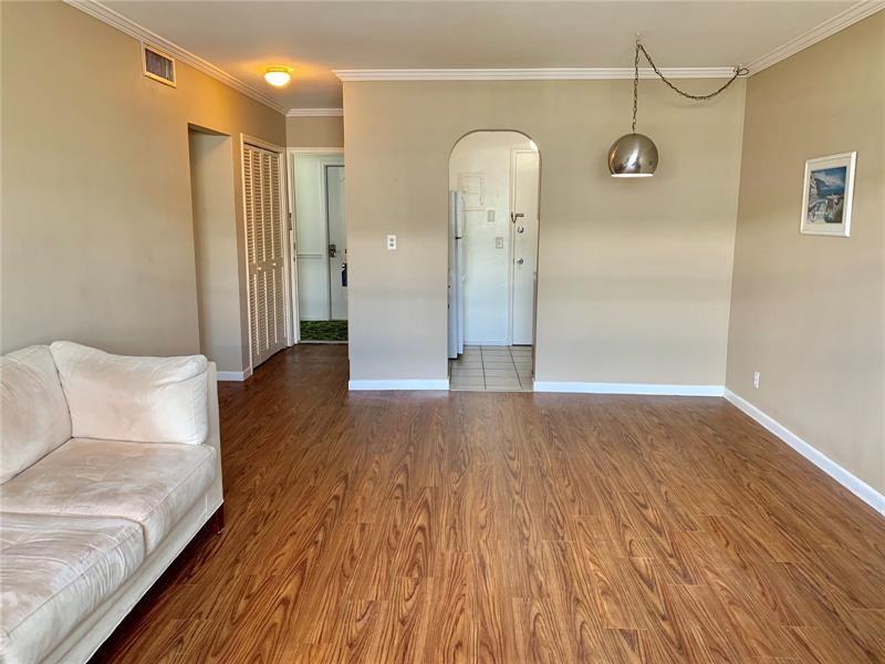 Image 3 of 9 For 1851 62nd St  603