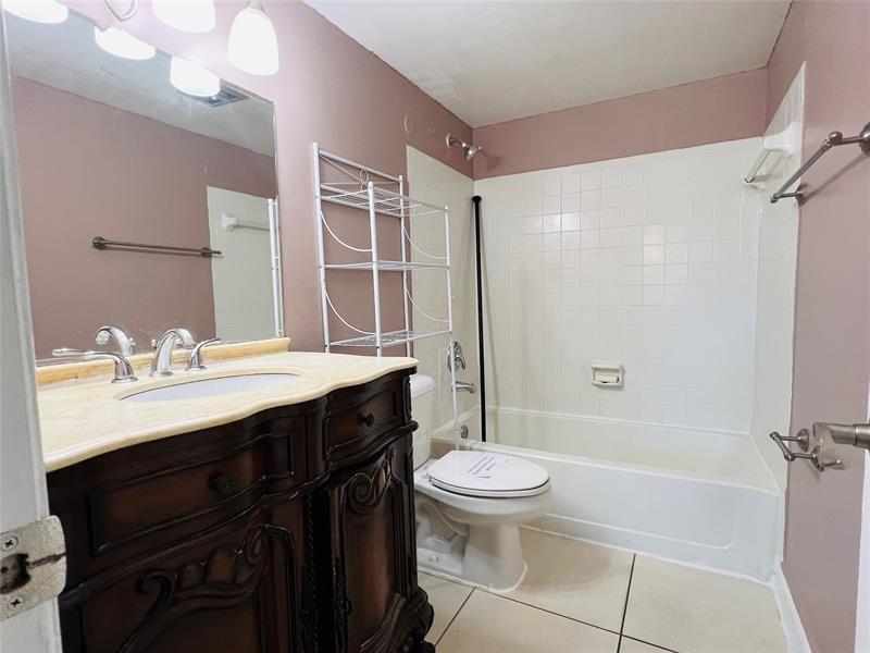 Image 12 of 23 For 1241 46th Ave  1008