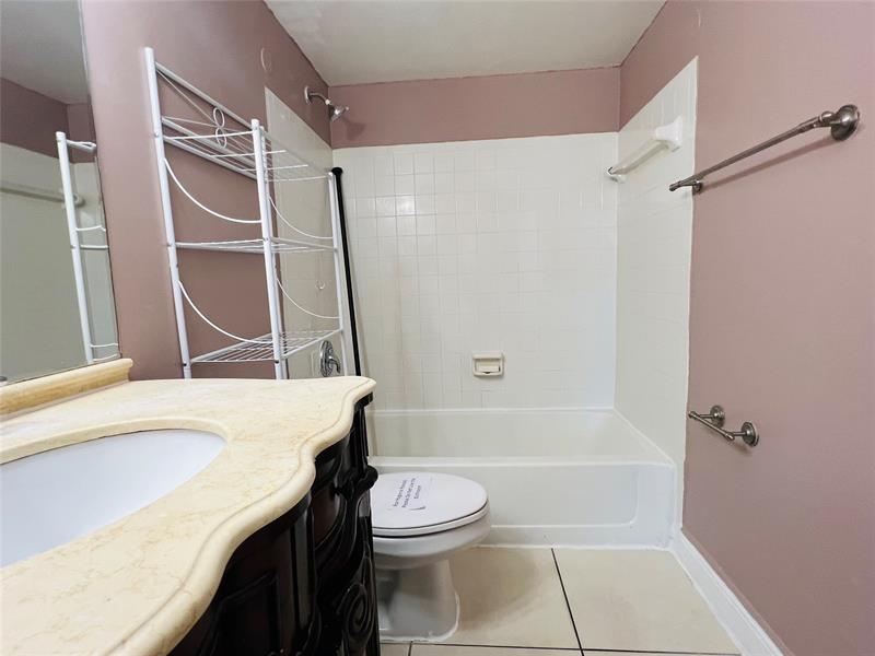 Image 13 of 23 For 1241 46th Ave  1008