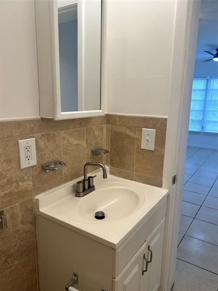 Image 19 of 23 For 117 4th St  2 - Side