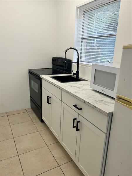 Image 4 of 23 For 117 4th St  2 - Side