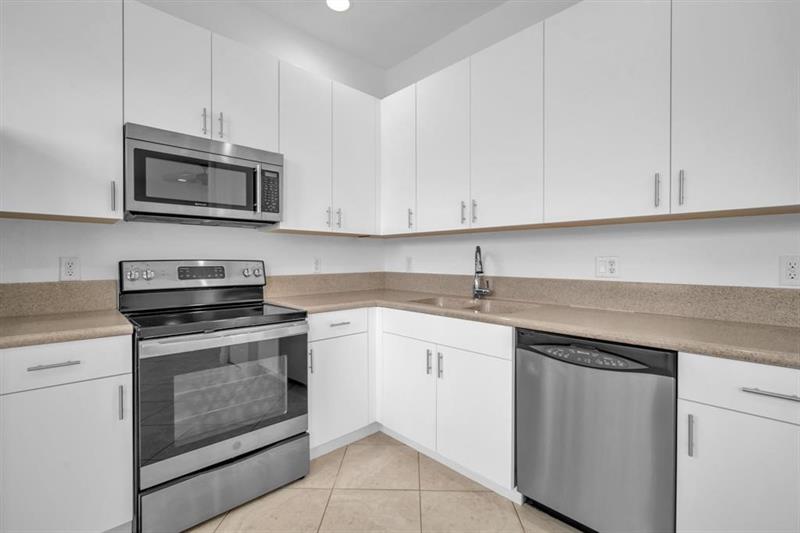Image 11 of 27 For 6967 Lakeside Cir N  220