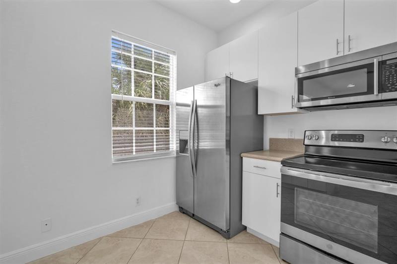 Image 12 of 27 For 6967 Lakeside Cir N  220