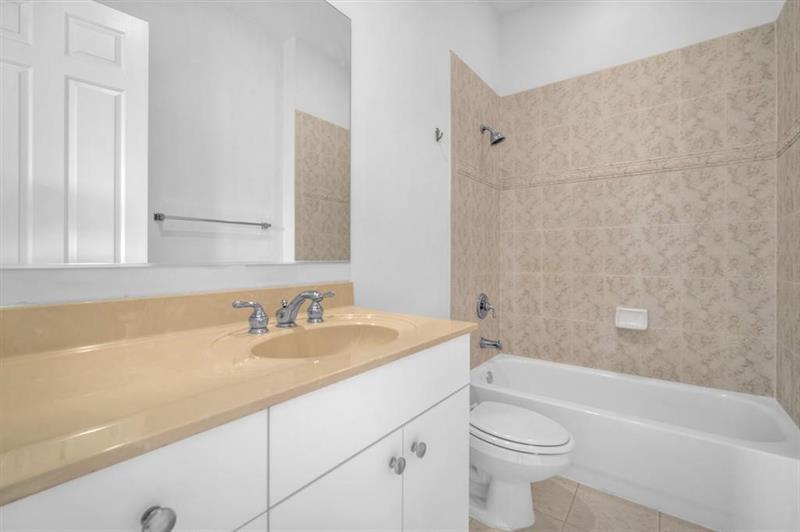 Image 16 of 27 For 6967 Lakeside Cir N  220