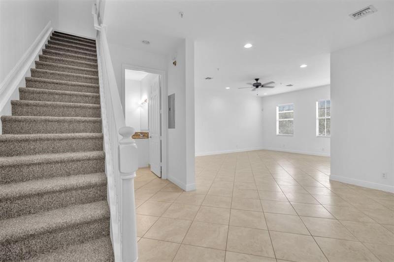 Image 4 of 27 For 6967 Lakeside Cir N  220