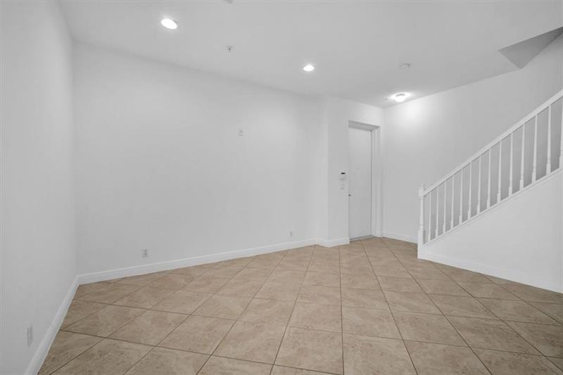 Image 6 of 27 For 6967 Lakeside Cir N  220