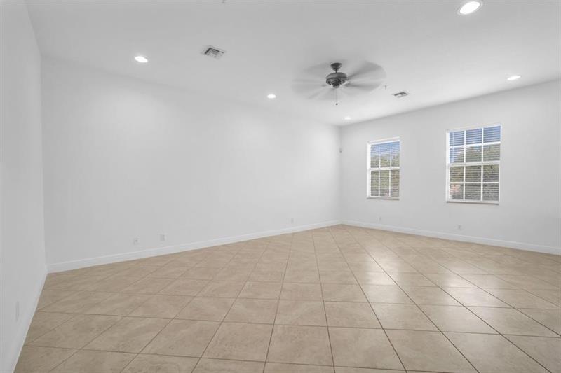 Image 8 of 27 For 6967 Lakeside Cir N  220