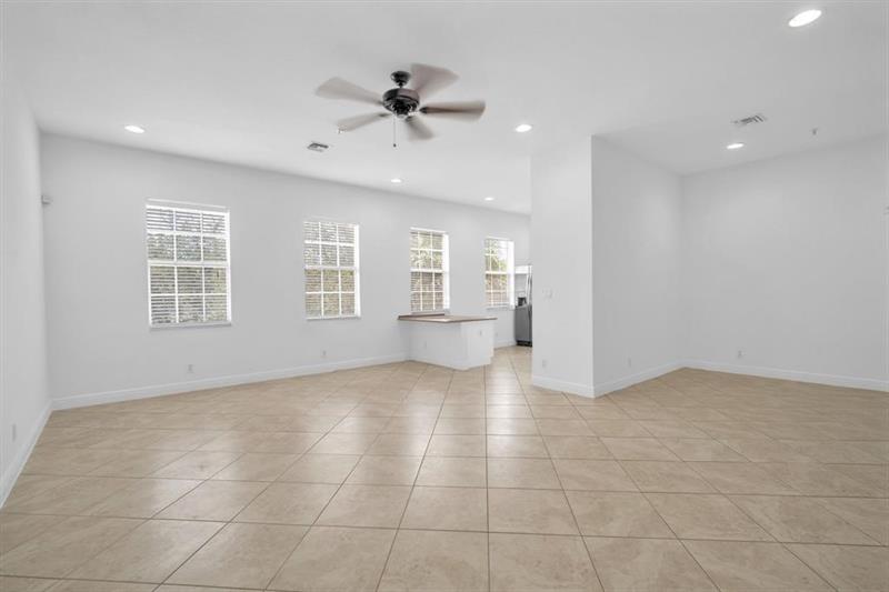 Image 9 of 27 For 6967 Lakeside Cir N  220