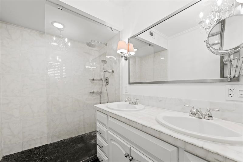 Image 17 of 44 For 1221 18th St