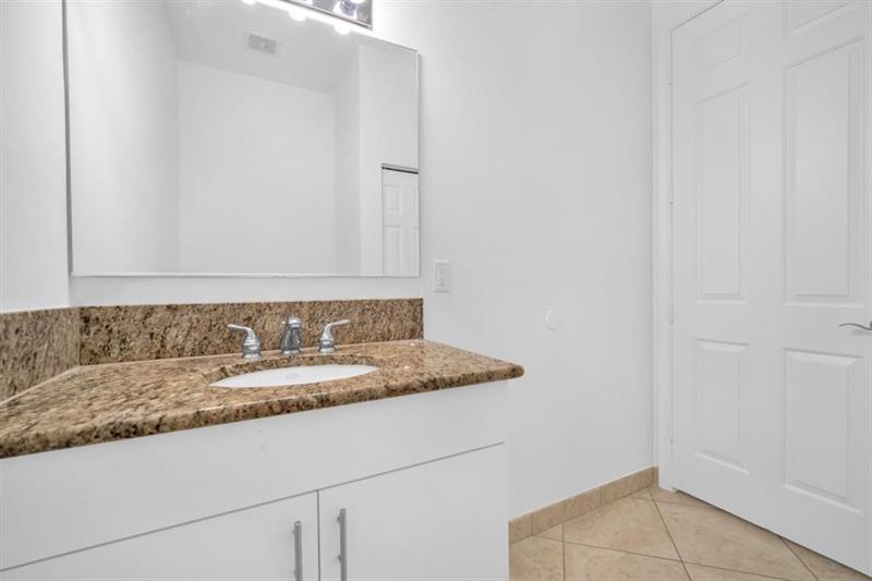 Image 14 of 27 For 6967 Lakeside Cir N  220