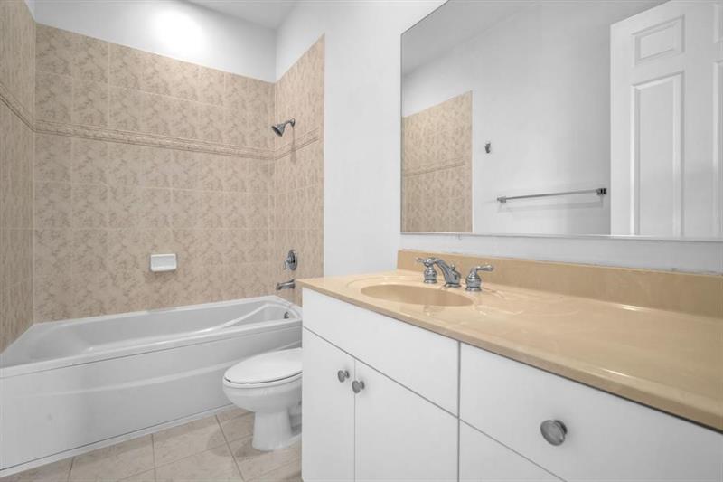 Image 17 of 27 For 6967 Lakeside Cir N  220