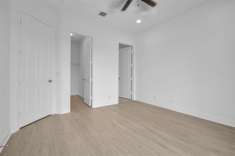 Image 25 of 27 For 6967 Lakeside Cir N  220