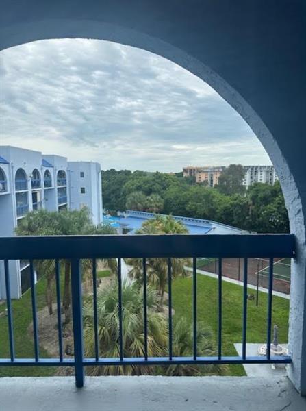 Image 9 of 16 For 9460 Fontainebleau Blvd  528