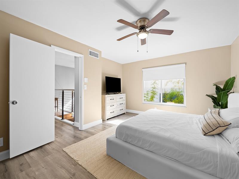 Image 20 of 27 For 1524 12th St  5