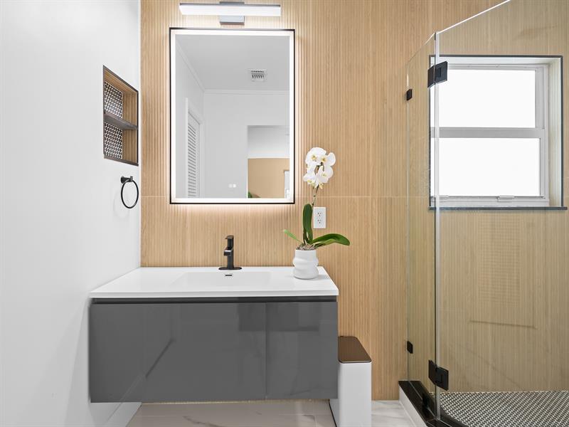 Image 23 of 27 For 1524 12th St  5