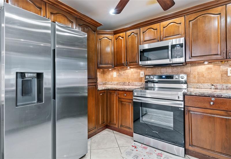 Image 11 of 47 For 3931 108th Ave