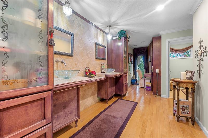 Image 19 of 43 For 10111 Vestal Ct