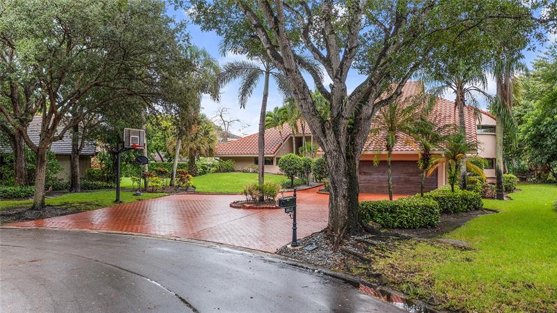 Image 3 of 43 For 10111 Vestal Ct