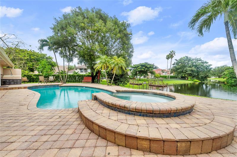 Image 32 of 43 For 10111 Vestal Ct