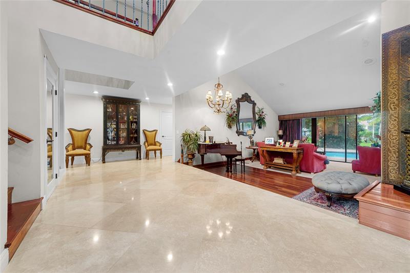 Image 5 of 43 For 10111 Vestal Ct