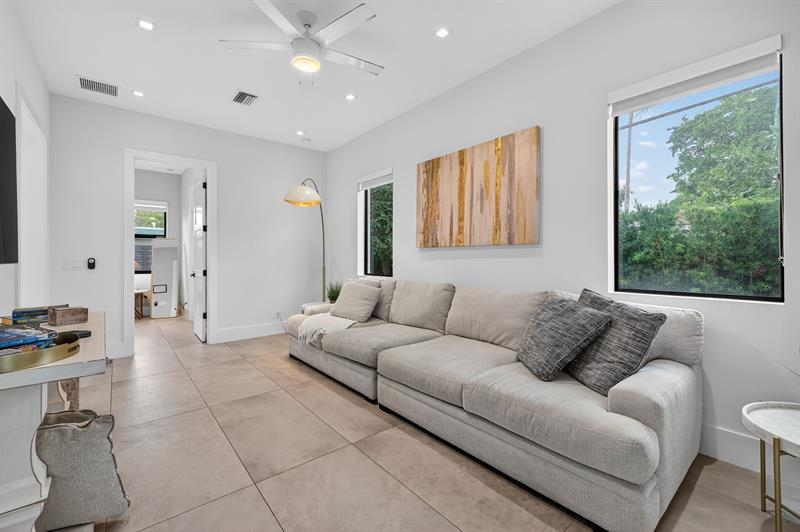 Image 23 of 54 For 4620 4th Av  