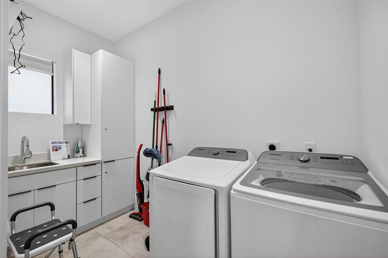 Image 40 of 54 For 4620 4th Av  