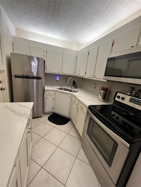 Image 4 of 11 For 649 Oakland Park Blvd  103a