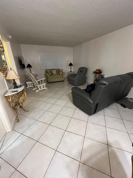 Image 5 of 11 For 649 Oakland Park Blvd  103a