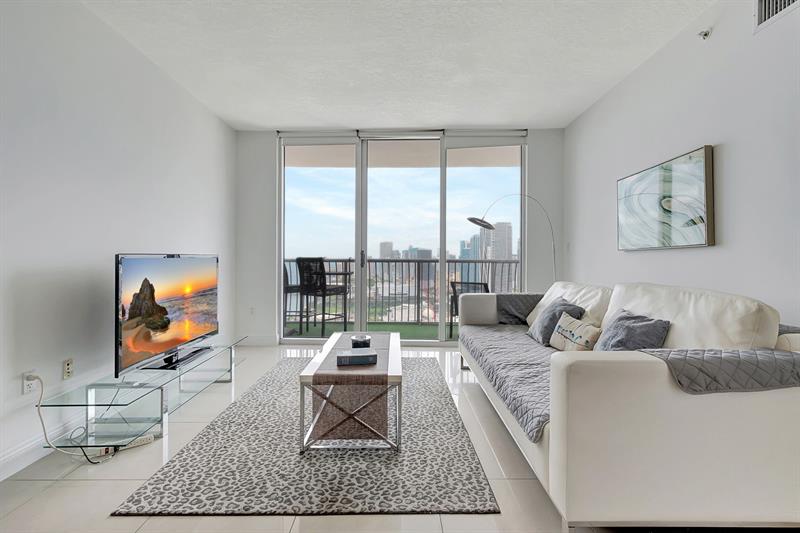 Image 19 of 56 For 1750 Bayshore Dr  4810