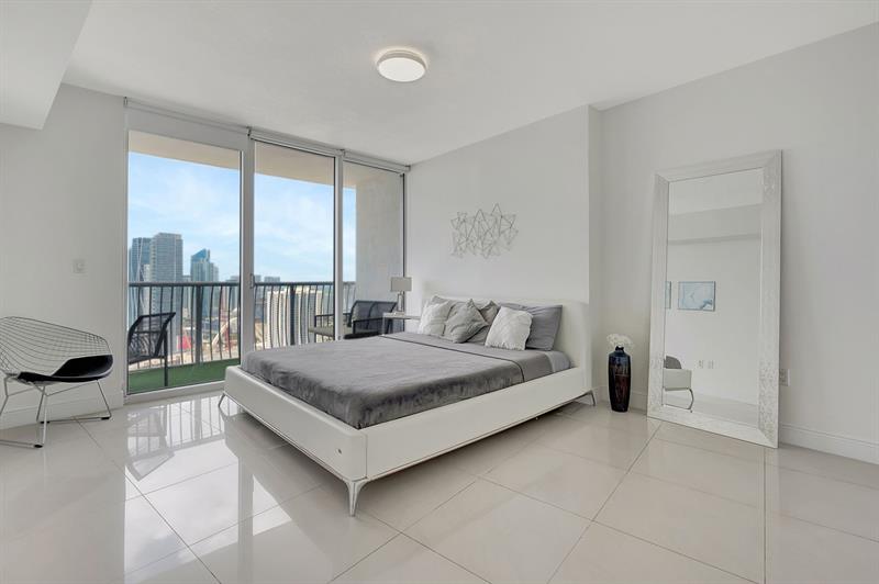 Image 20 of 56 For 1750 Bayshore Dr  4810