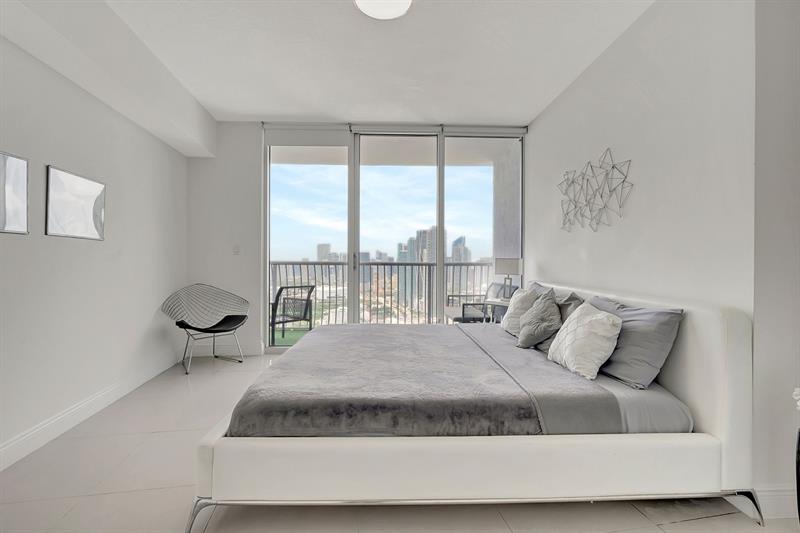 Image 21 of 56 For 1750 Bayshore Dr  4810